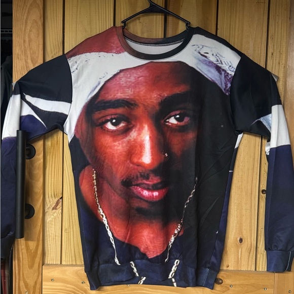 Tupac Graphic Long Sleeve Shirt with Portrait Design on front and back Large - Picture 2 of 2